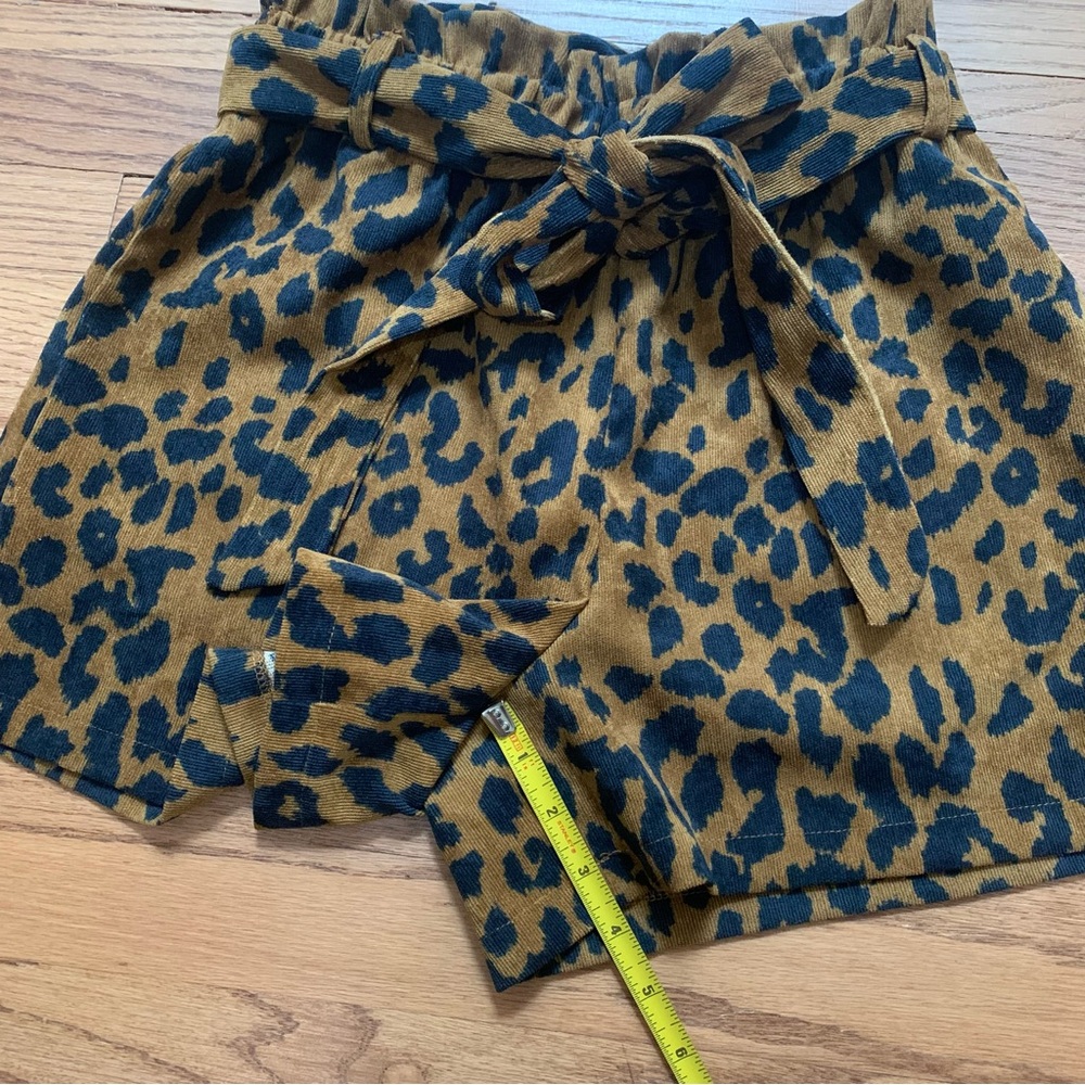 Forever 21 Leopard Print Corduroy Shorts - Size Medium - EUC - Picture 9 of 9